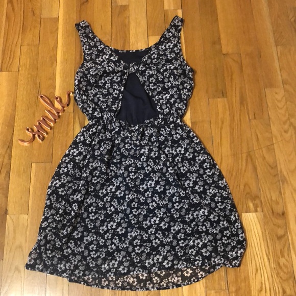 Floral open back dress - Picture 2 of 4